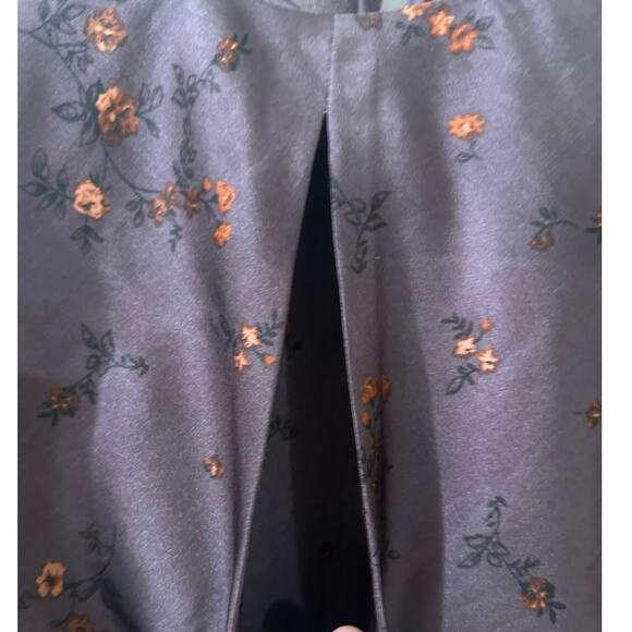 ASTR The Label Twist Front Floral Satin Keyhole Balloon Sleeve Top Plum, 
XL - Picture 6 of 9